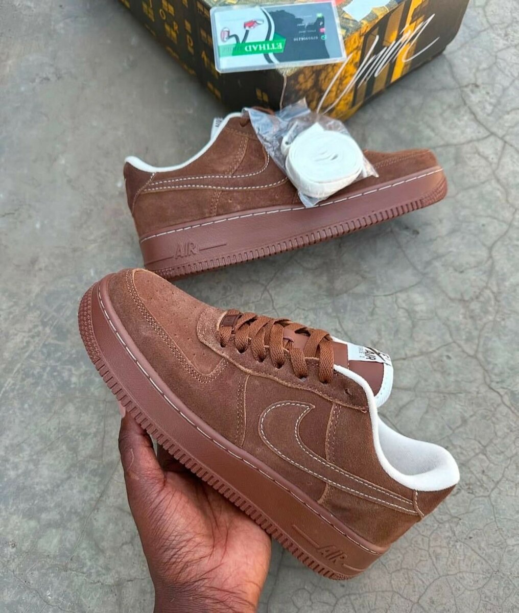 NIKE AIRFORCE BROWN