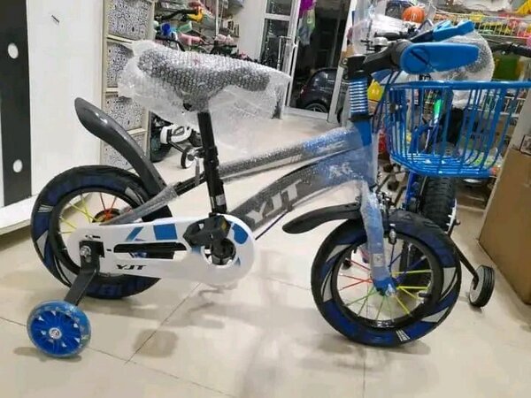 Vélo enfant avec stabilisateurs