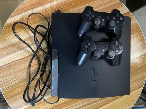 Console PS3 Slim avec Manettes