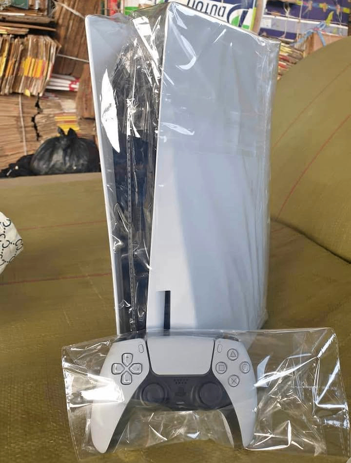 Sony PS5 Console avec Jeu FC24