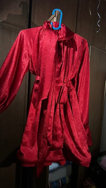 Красное платье