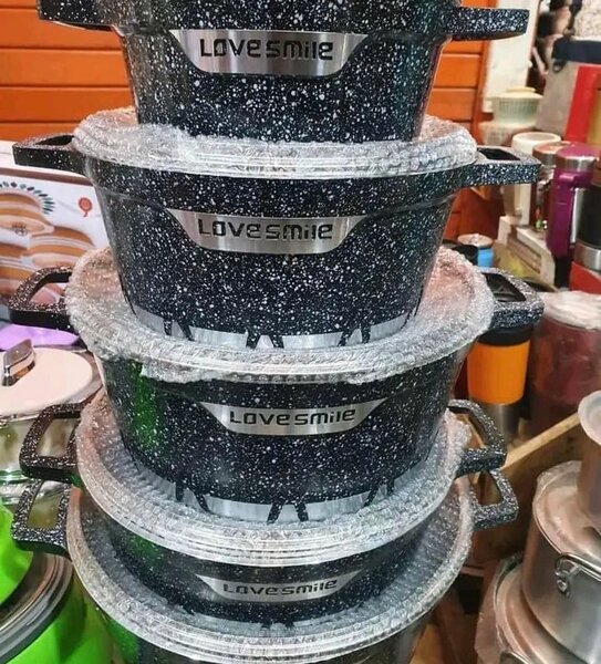 Nonstick cookware set