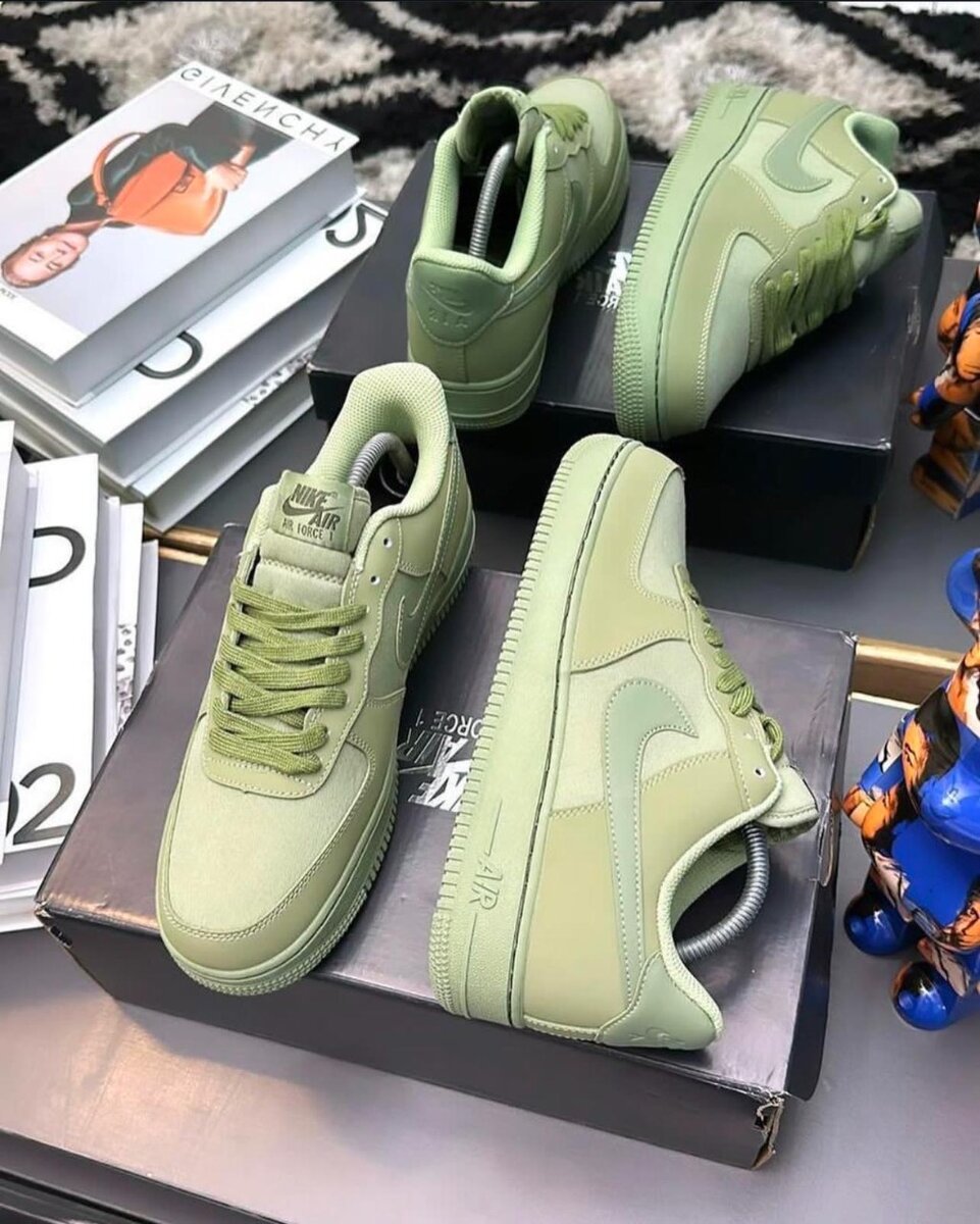 NIKE AIRFORCE GREEN