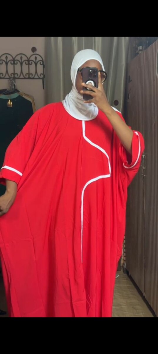 Robe élégante rouge et ample