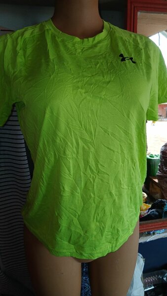 T-shirt uni avec imprimé