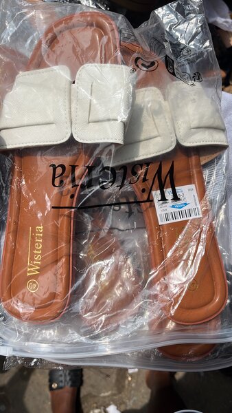 Sandales plates Wisteria élégantes