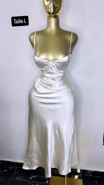Robe longue satinée