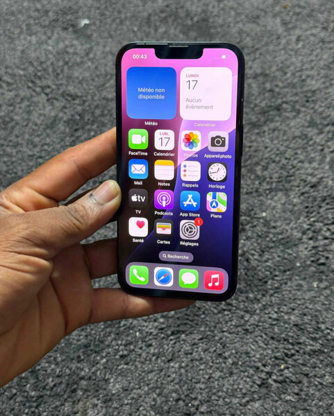 iPhone 13 simple noir