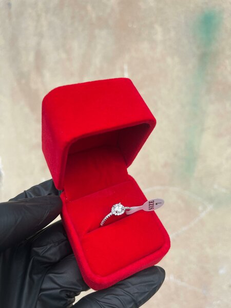 Bague Solitaire en Argent Éclatant