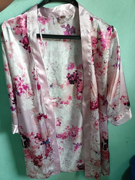 Kimono en satin floral