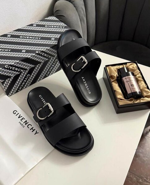 Sandales Givenchy élégantes homme