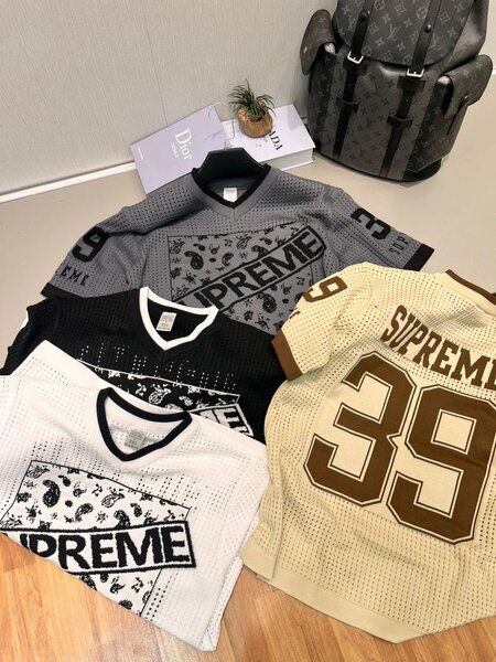 Maillots de sport Supreme