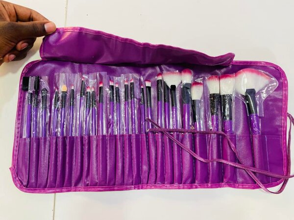 24 pieces of Makeup brushes in one and comes with its bag