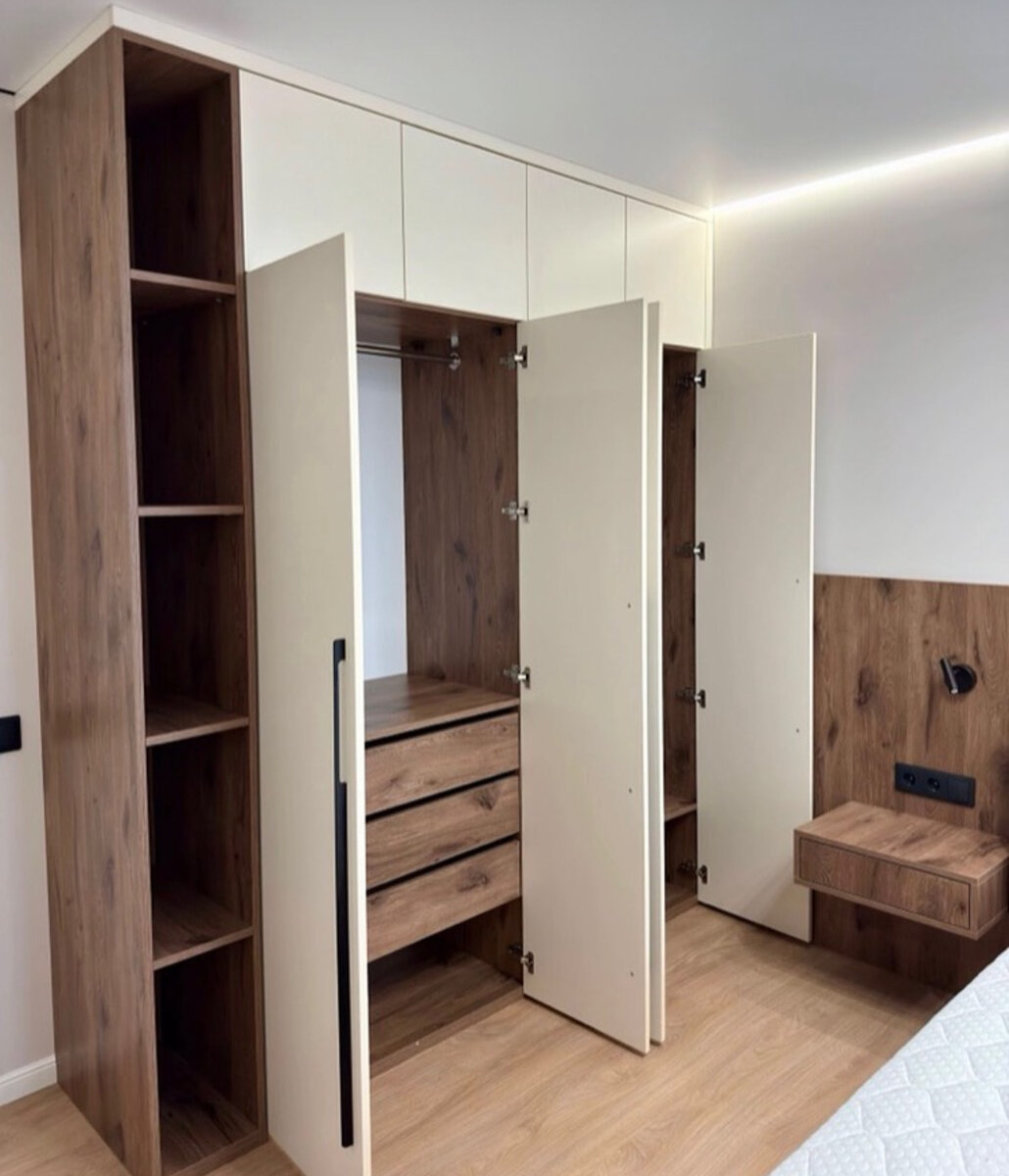 Armoire Moderne en Bois et Blanc