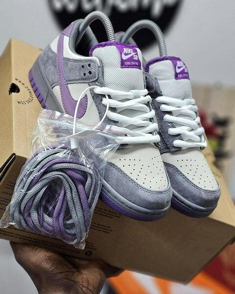 Sneakers Nike gris et violettes
