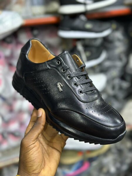 Chaussures en cuir noir élégantes