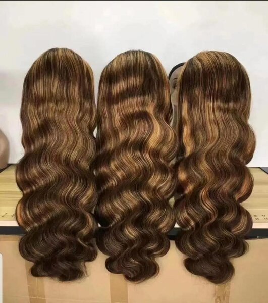 Perruque de qualité humaine