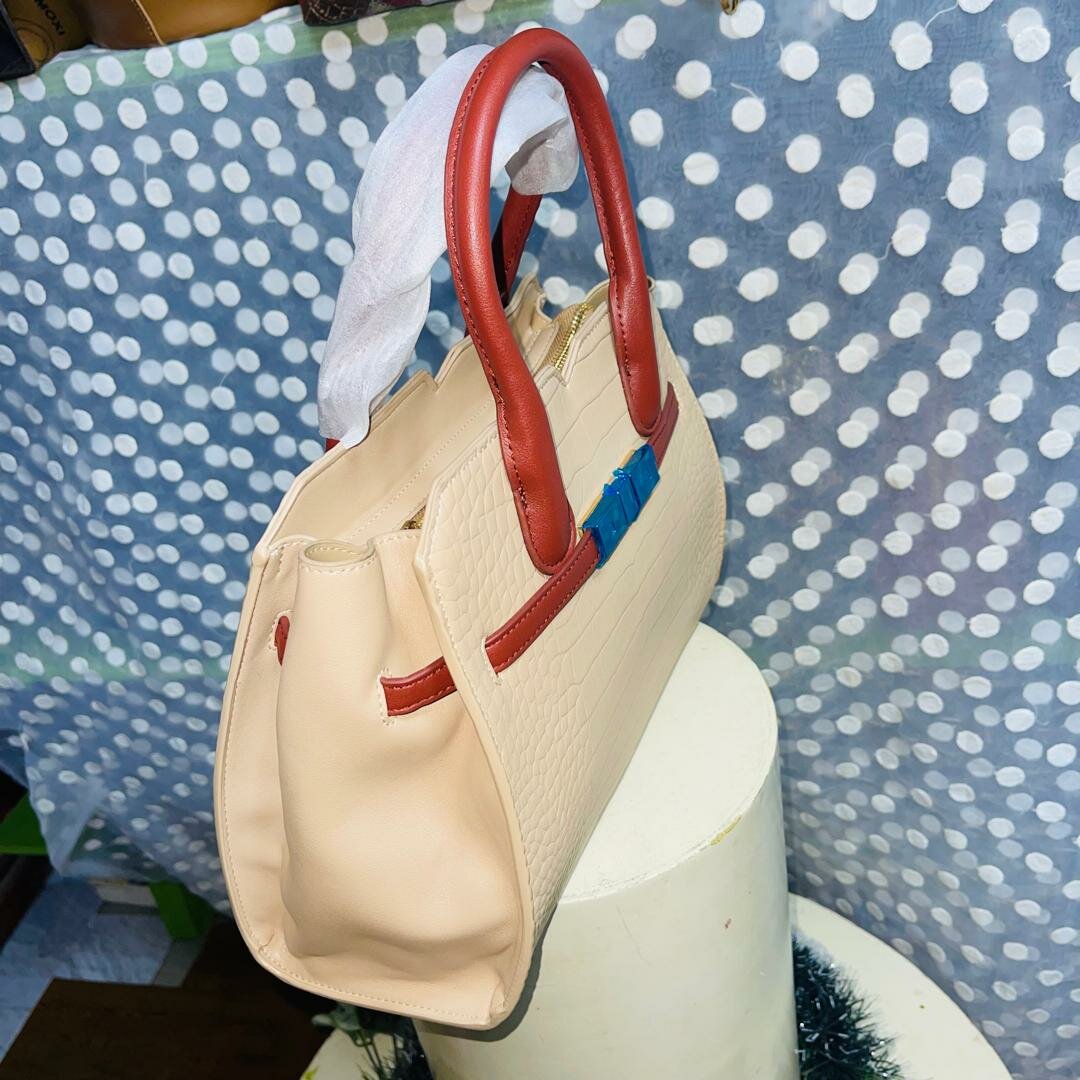 Sac à main élégant cuir