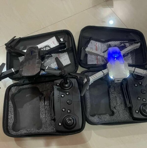 Drone pliable E88 avec télécommande