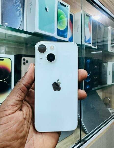 iPhone 13 simple