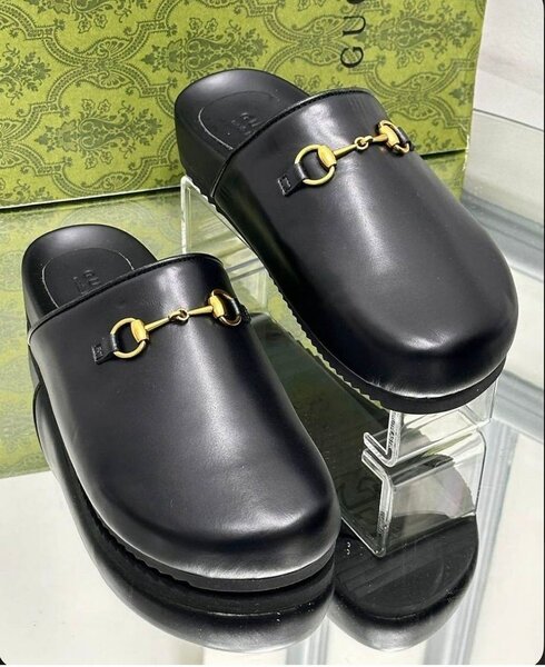 Mules en cuir élégantes