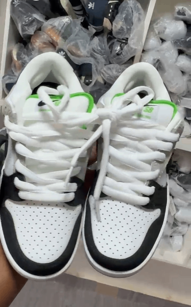 Baskets noires et blanches tendance