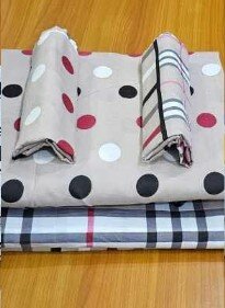 Beautiful 2 bedsheets and 2 pillow cases multicolor