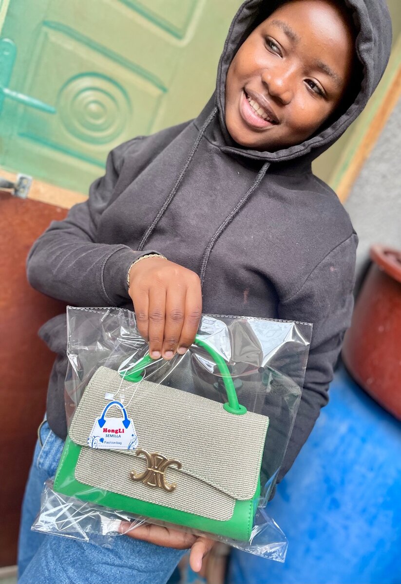 Sac à main élégant bicolore