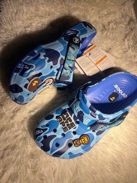 Crocs BAPE bleu