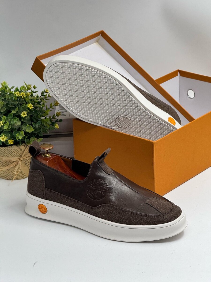 TIMBERLAND COFFEE AND WHITE