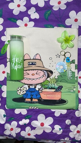 Totes bags, gourdes, porte-clé