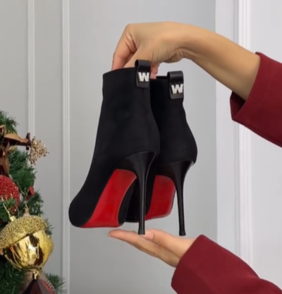 Замшевые ботильоны с острым носиком черные