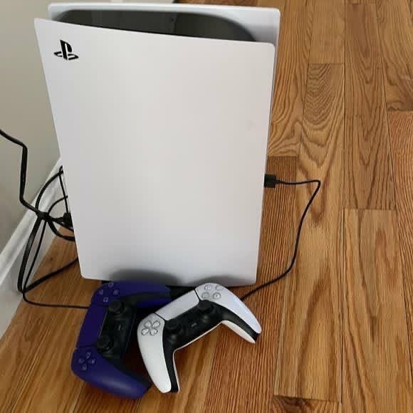 PLAY STATION 5 FRESH IN BOX