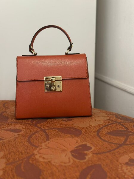 Sac à main cuir élégant