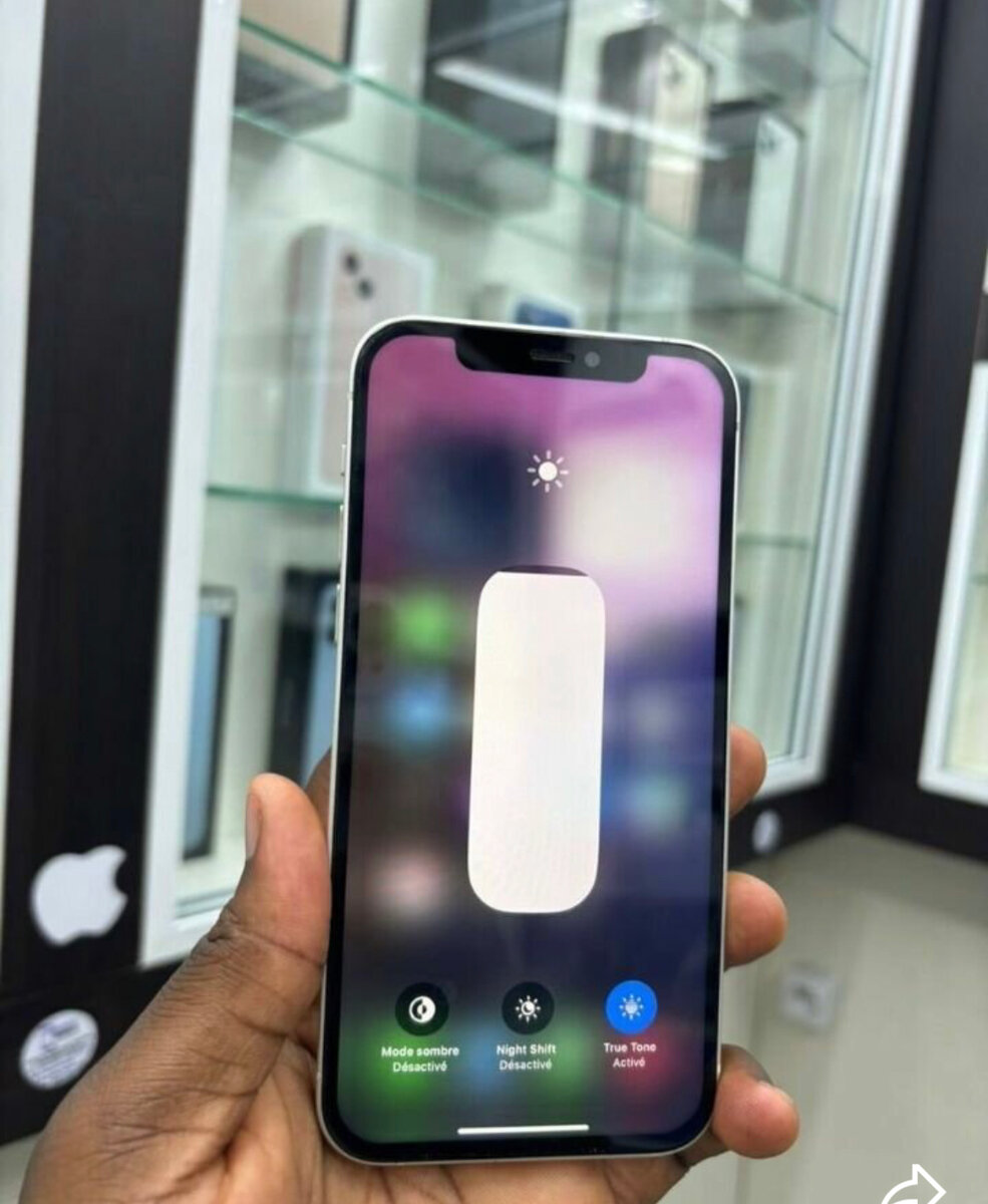 iPhone  12 simple blanc