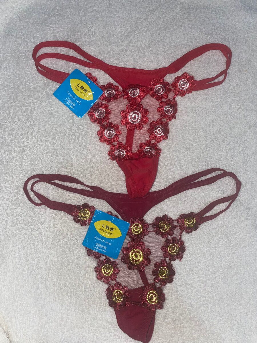 String sexy floral brodé