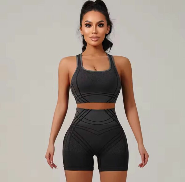 Ensemble de sport femme élégant