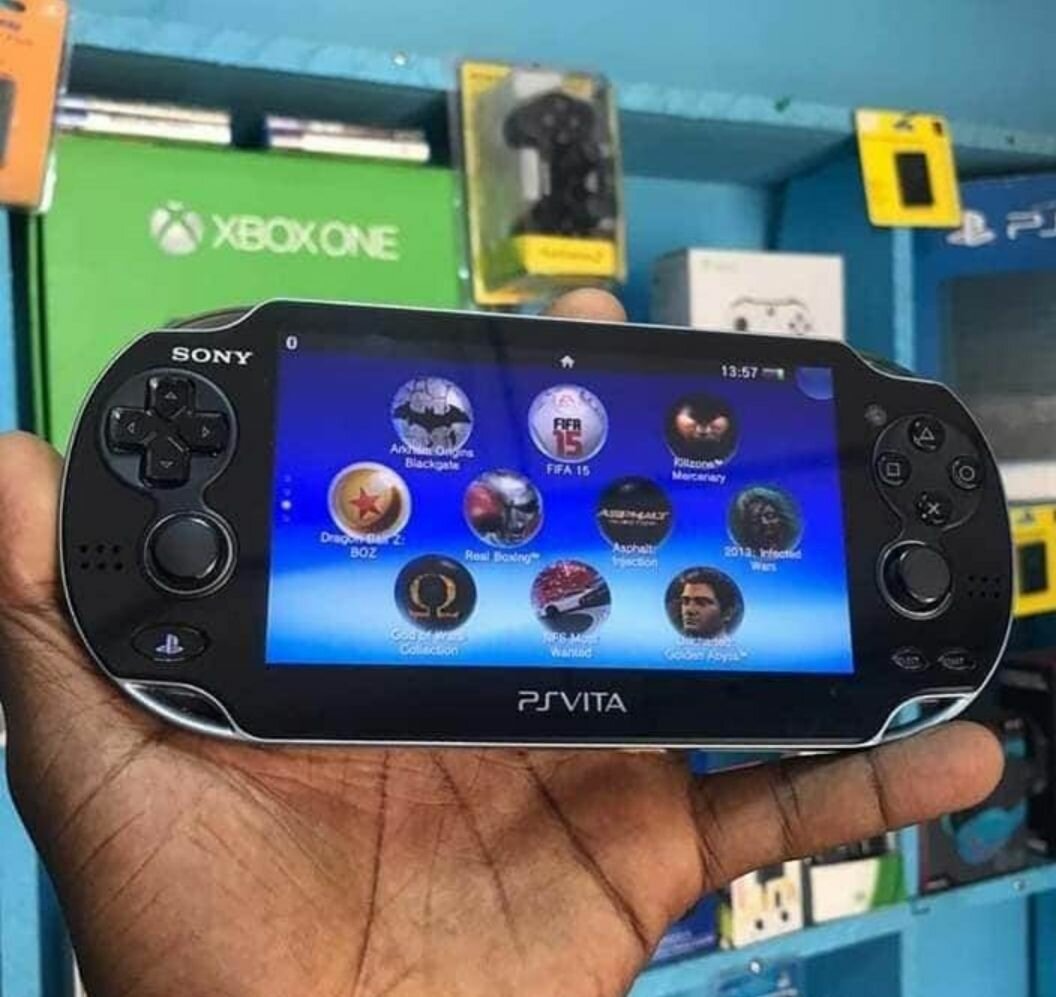 PS.VITA QUASI NEUF AVEC 20JEUX INSTALLÉ