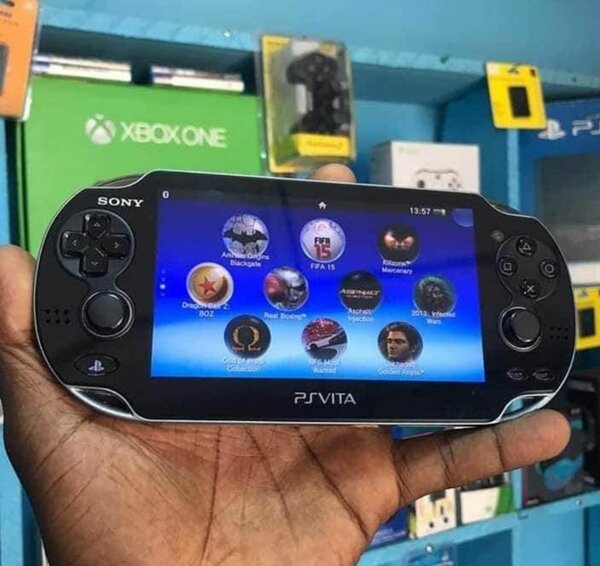 PS.VITA QUASI NEUF AVEC 20JEUX INSTALLÉ