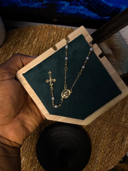 Chapelet en perles dorées