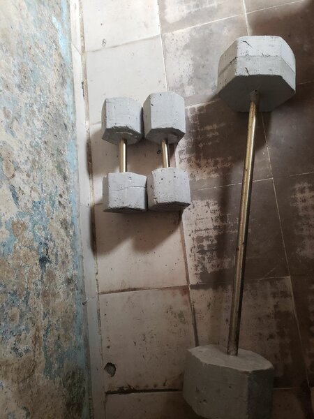 Haltères béton robustes