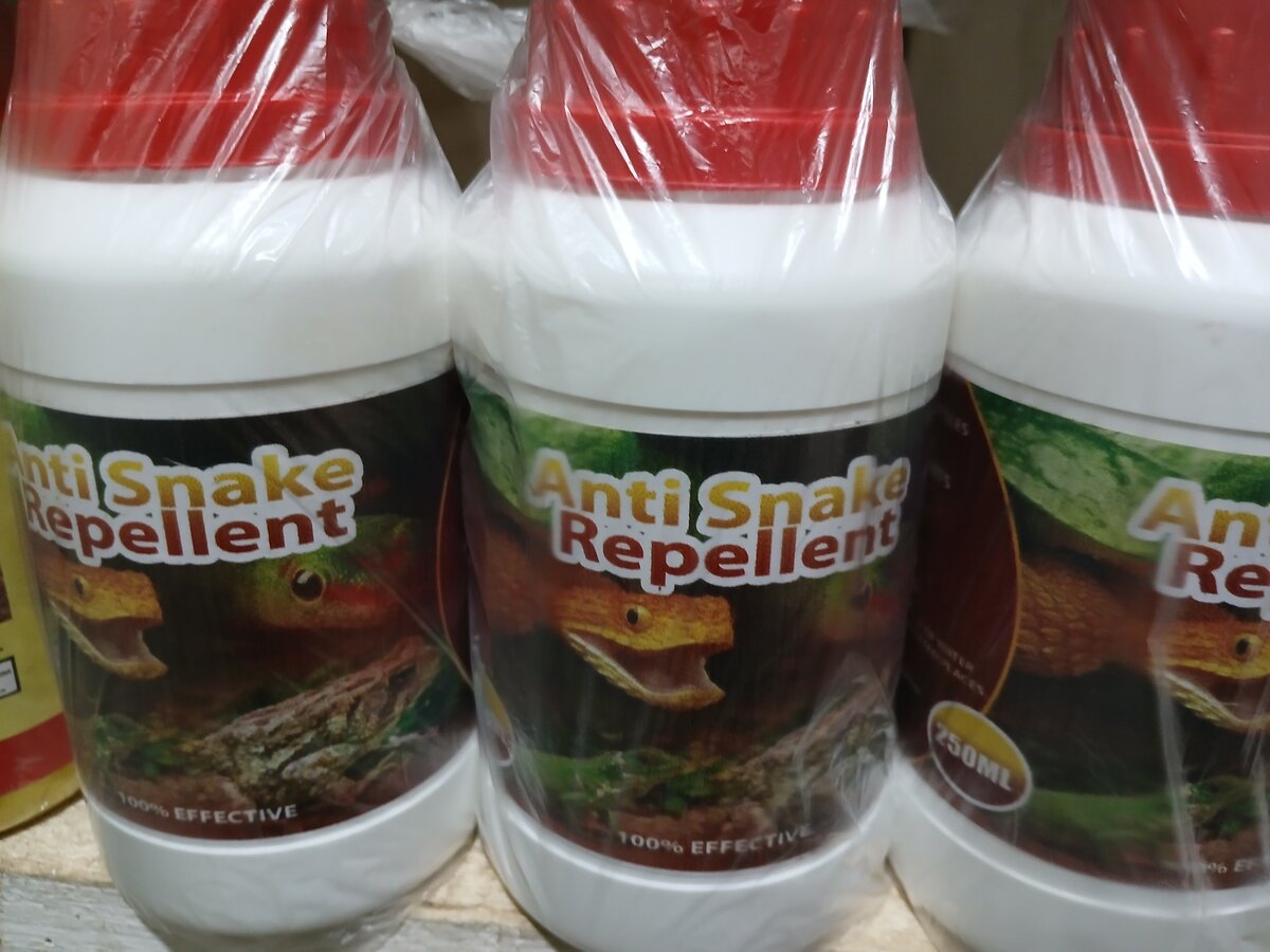 Antisnake repellent
