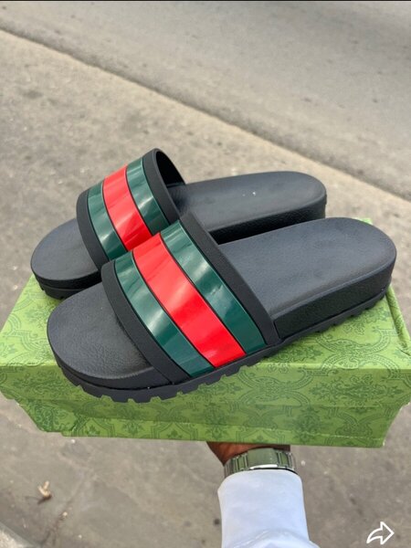 Claquettes colorées tendance