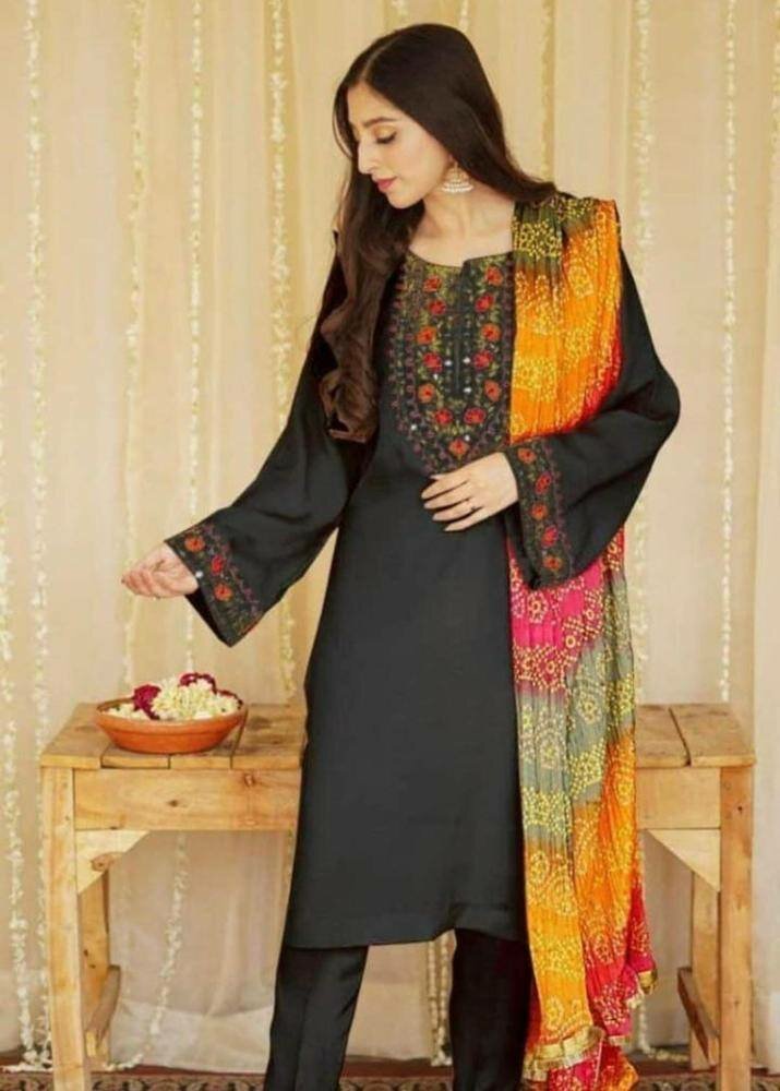 3 pcs women's unstitched Lawn embroidery suit