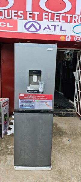 Réfrigérateur double porte moderne