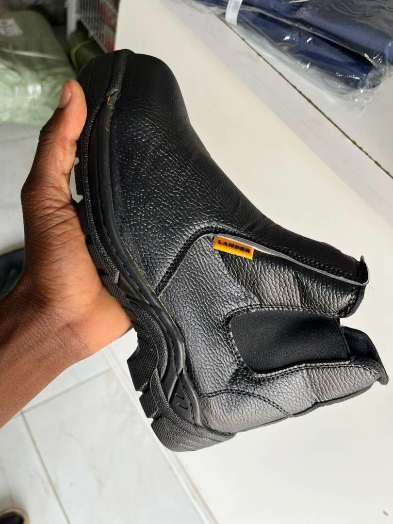Safety boots