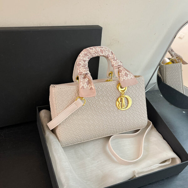 Sac à main tressé élégant