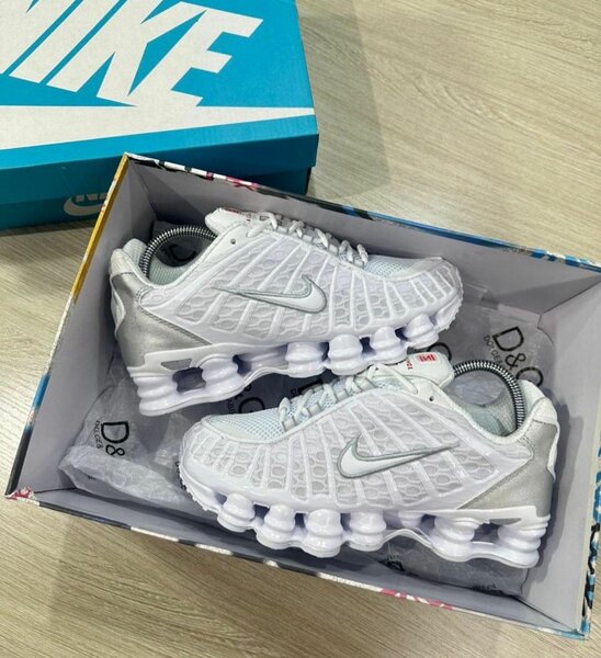 Baskets blanches Nike shox