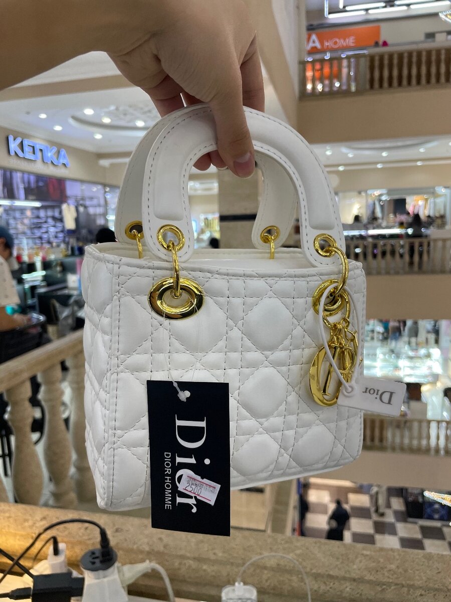 DIOR элегантная сумочка в двух расцветках ,белая и черная