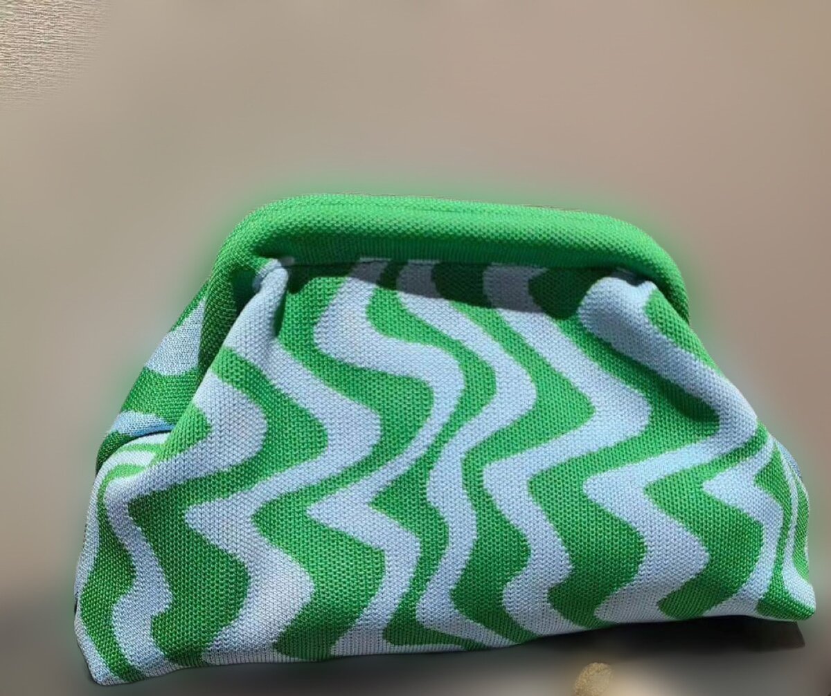 Pochette à motif ondulé